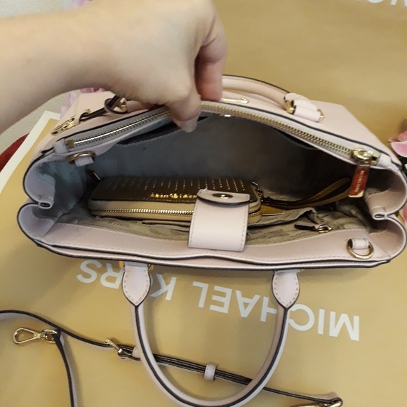 Michael kors purse bag w/ wallet set - Picture 5 of 8